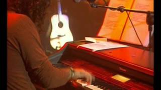 Cómplices "esta llorando el sol"