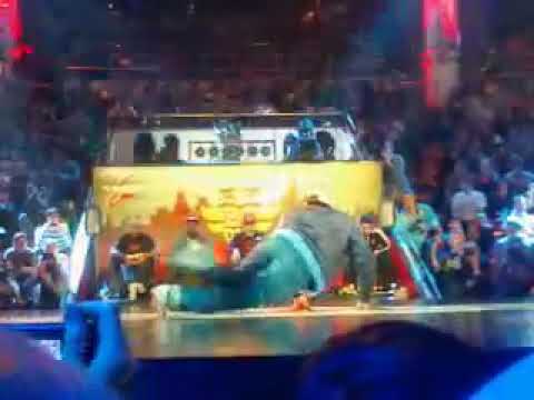 Yan vs Hong 10 "Red Bull BC One 2011 in Moscow"