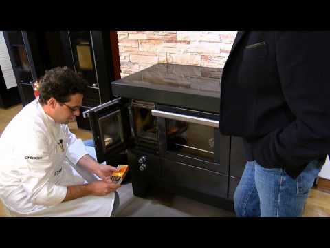 Das perfekte Weihnachtsdinner - Anheizen des Holzherdes