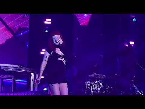 Purple Disco Machine, Sophie and the Giants - Hypnotized, Live in der Sporthalle Hamburg, 02.10.2024