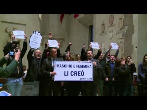 Registro unioni civili, scontro a Roma tra favorevoli e contrari