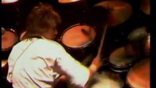Queen-Roger Taylor powerful drum solo