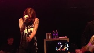 Sleeping With Sirens LIVE - Santeria ( Sublime Cover )