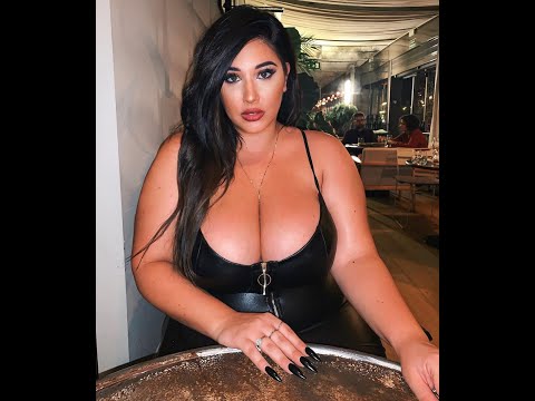 Natalia Lozano - Plus Size Fashion Ambassador and Model from Spain