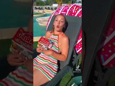 Les enfants à la piscine