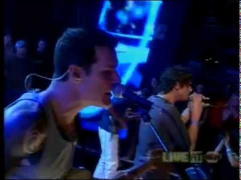 AUDIOSLAVE - Doesn't Remind Me - Much Music '05