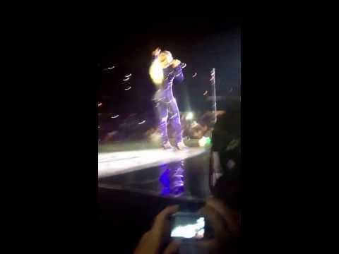 Beyonce greeting the fan that pulled her off stage lol