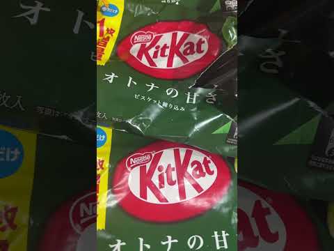 Orlando Chinatown - Kit Kat in Orange, Vanilla, and Green Tea Flavor. #kitkat #chocolate #candy