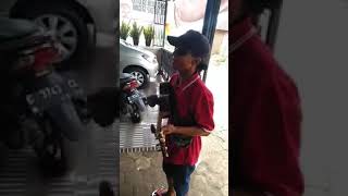 Download lagu Pengamen Kreatif dan lucu disaat pandemik covid 19 mp3