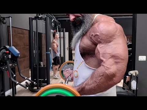 Italian muscle beast Enrico - Arms workout & muscle checking