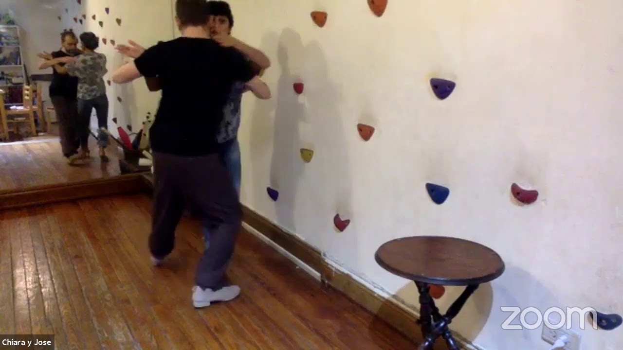 🌹19:30 h: "Abrazo cómodo y cerrado" con José Halfon y Chiara de la Tierra