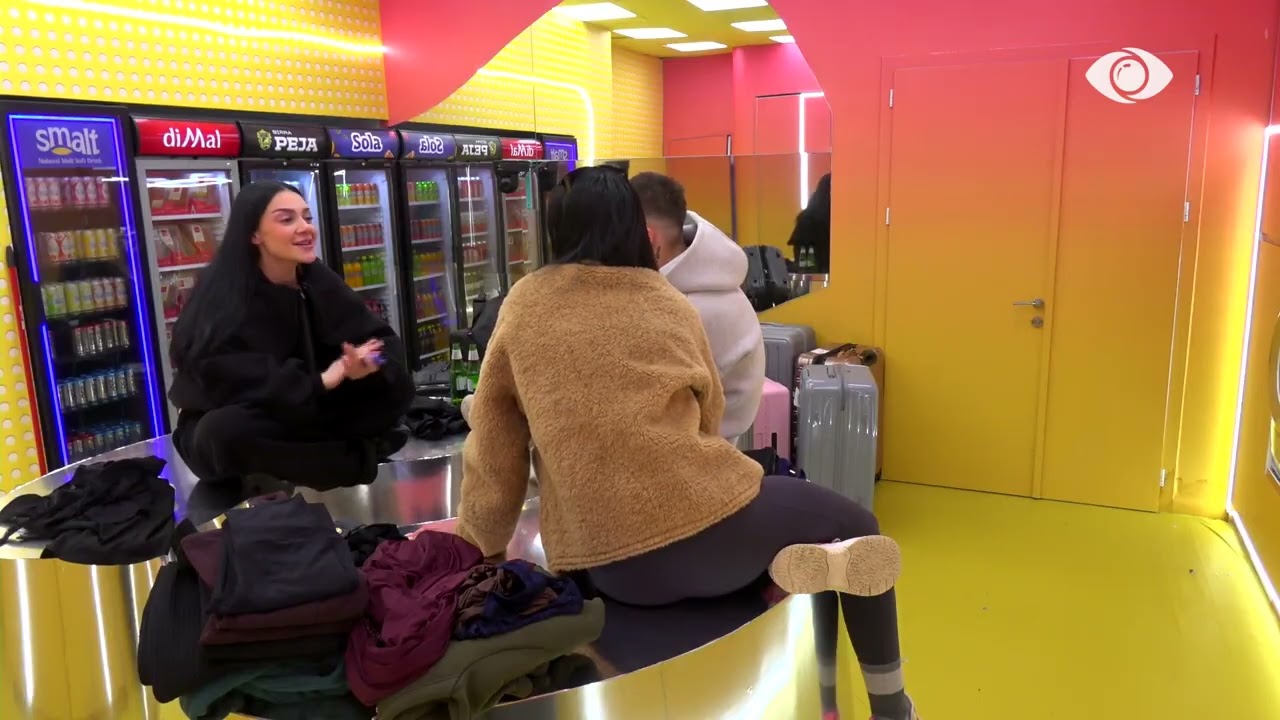 Ti mendon se Miri ka pëlqim për Selinën?/ Stelina pyet Gimbon