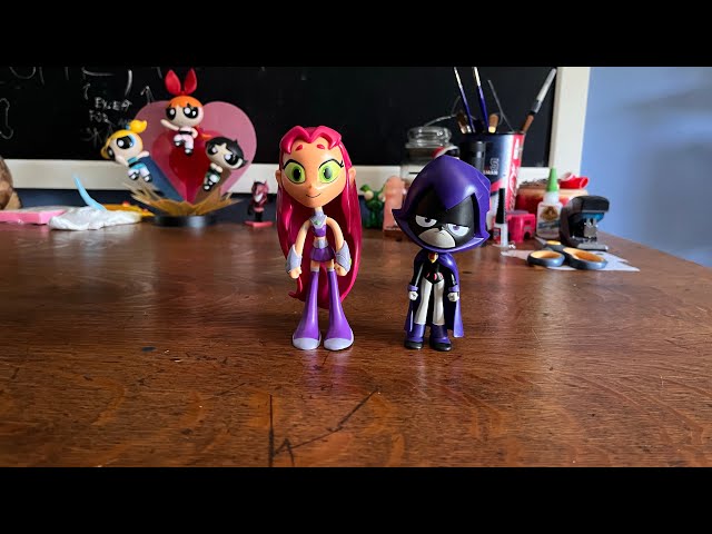 Vídeo relacionado con DC Comics Teen Titans Go! Twisty Titans, Starfire, figura de acción flexible, juguetes para niños y niñas de 4 años en adelante