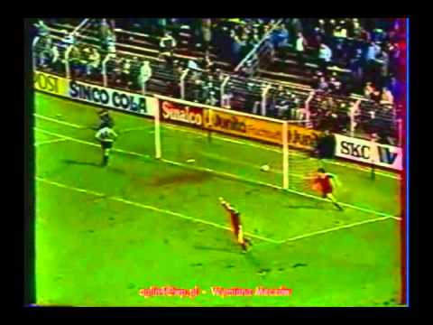 1984 (October 24) M'Gladbach (West Germany) 3-Widzew Lodz (Poland) 2 (UEFA Cup).avi