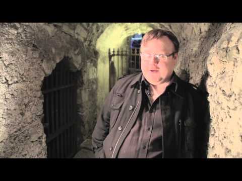 Derek Landy talks about Skulduggery Pleasant - Part 4