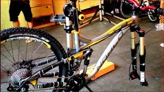 preview picture of video 'How To Pack Your Mountain Bike'