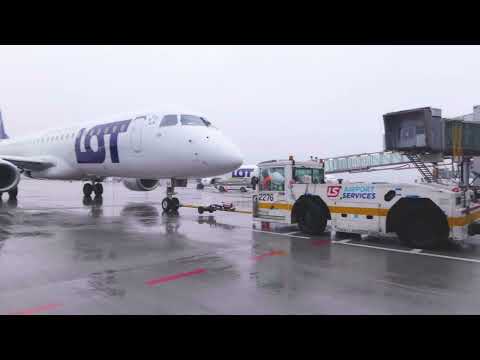 Holujemy samoloty PLL LOT razem z LSAS. | We tow LOT Polish Airlines aircraft with LSAS.