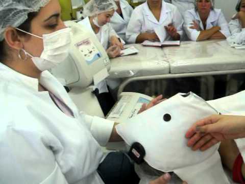 Fernanda aprendendo aulas de limpeza de pele