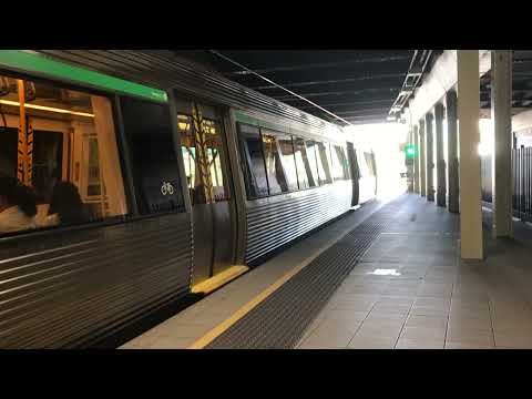 Train Departing Perth Platform 4 to Thornlie (T Pattern)