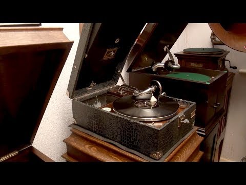 Debroy Somers Band Playing on HMV Model 101