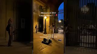 パリ🇫🇷ルーヴル美術館のピラミッドと美しい夜