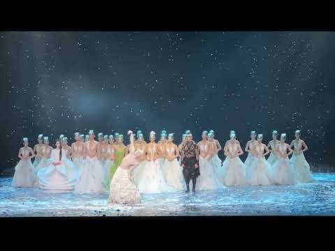 Yang Liping’s Peacock Dance Drama Curtain Calls with Audience Applause