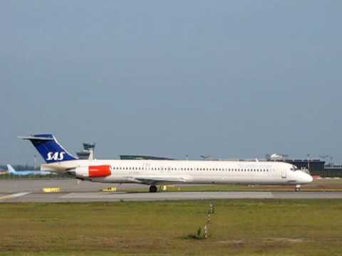 Scandinavian Airlines (SAS) McDonnell Douglas MD-82 Takeoff