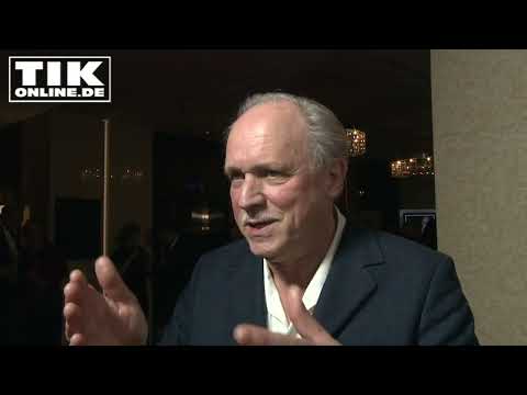 Der letzte Mensch der kein Smartphone hat: Schauspieler Ulrich Tukur sehr persönlich!