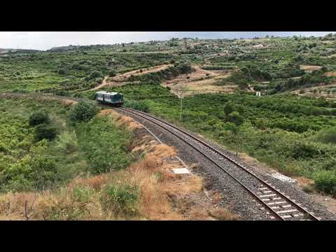 Trenitalia Regionale (Sicilia) Catania - Caltagirone alla salita di Scordia.