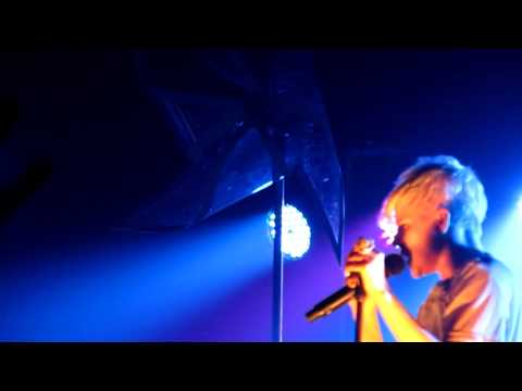 Robyn - Indestructible (Live) The Rave