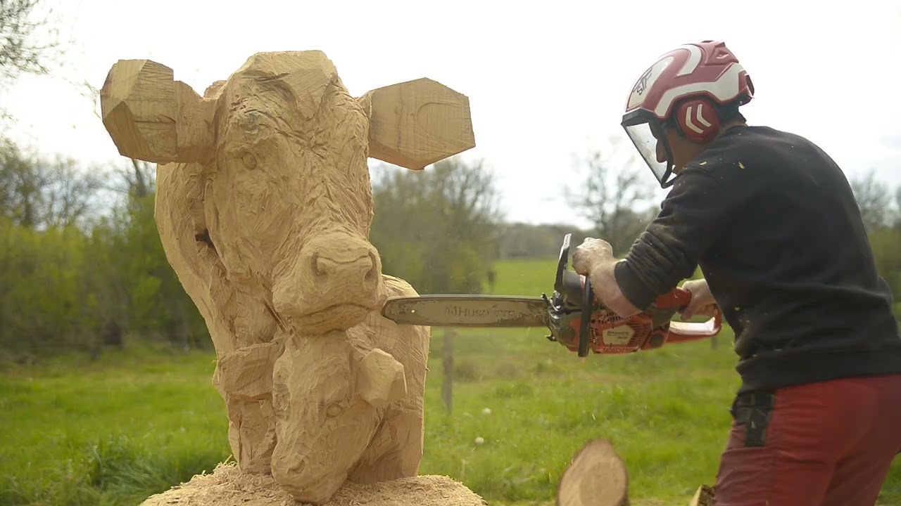 Sculpture à la tronçonneuse, limousine de creuse thumbnail