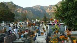 preview picture of video 'Dia de muertos en Tepoztlan 2011'