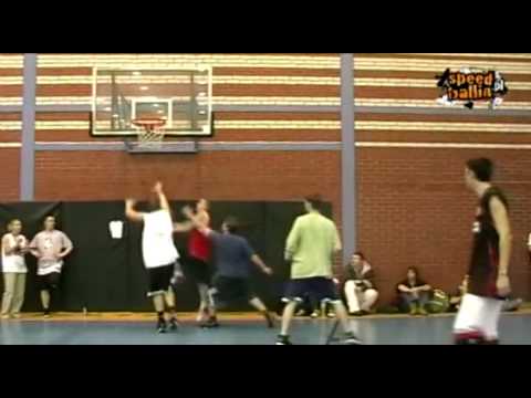 Kacpa behind the backboard shot during a game RZUT ZZA TABLICY