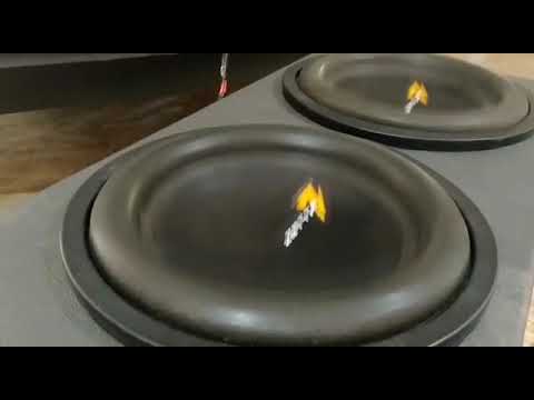 2 SUB ZETTA 600 RMS TOCANDO BRABAMENTE