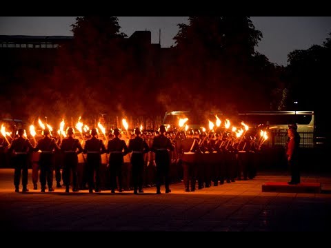 Helm ab zum Gebet - Großer Zapfenstreich Müllner