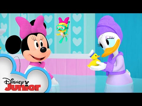 Ducky Down the Drain | Minnie's Bow-Toons  🎀  | @disneyjr