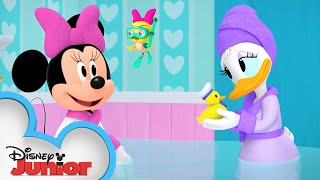 Ducky Down the Drain | Minnie's Bow-Toons  🎀  | @disneyjr