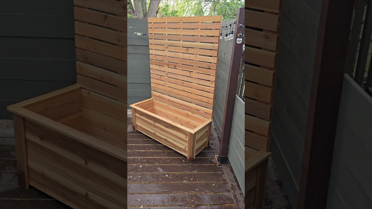 How to build a planter with a privacy screen #woodworking #planter #diyprojects