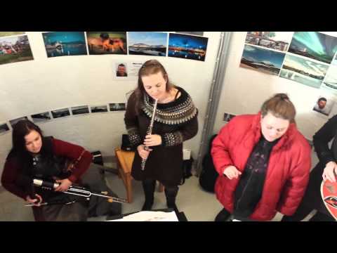 Stúkurnar and Elaine Ní Cuana - She Moved Through the Fair