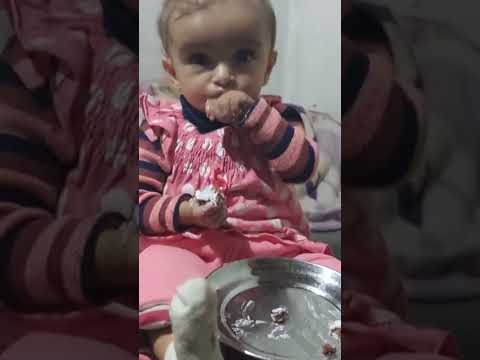 shreyanshi cake eatting