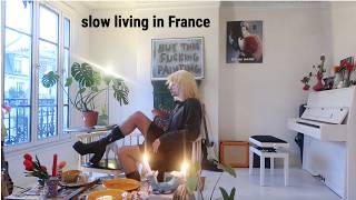 Living Alone in Paris VLOG - art, cafés and going places !