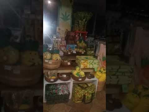 Whalers General Store com Pinnapples