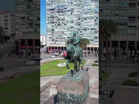 Monumento a Artigas y Puerta de la Ciudad Vieja 🇺🇾 #shorts