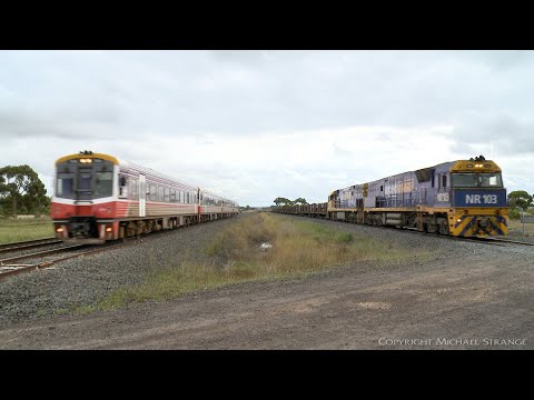 XW4 Steel Train Races V/line Passenger Train (18/1/2011) - PoathTV Australian Railways