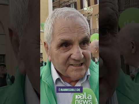 Agricoltore pugliese in lacrime: 