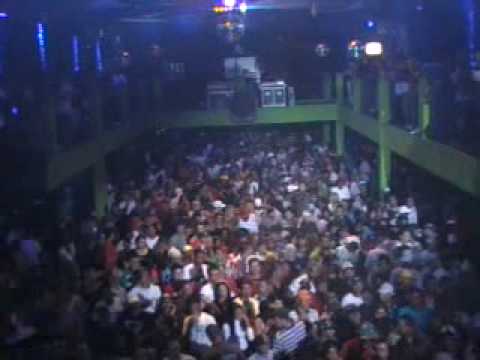 MC's SAMUKA & NEGO - ( FAMILIA FORTE -  AO VIVO NO GALPÃO SANTA MADELENA )