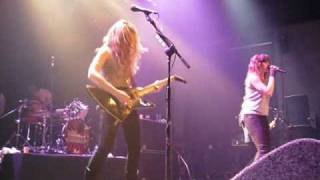 The Donnas - All Messed Up [live]