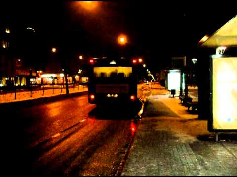 Gamla Uppsala Buss 156 åker iväg från Vaksala Torg