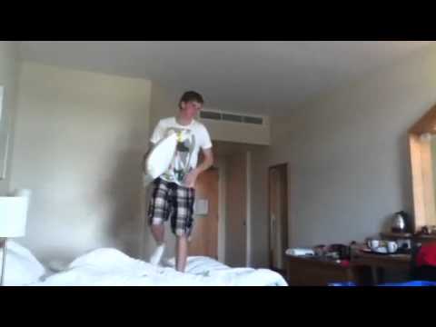 Pillow fight Jordan vs Reece