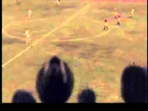O gol mais bonito de Pelé - Juventus 2 x 4 Santos - YouTube.flv